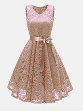 Elegantes ärmelloses Partykleid aus Spitze